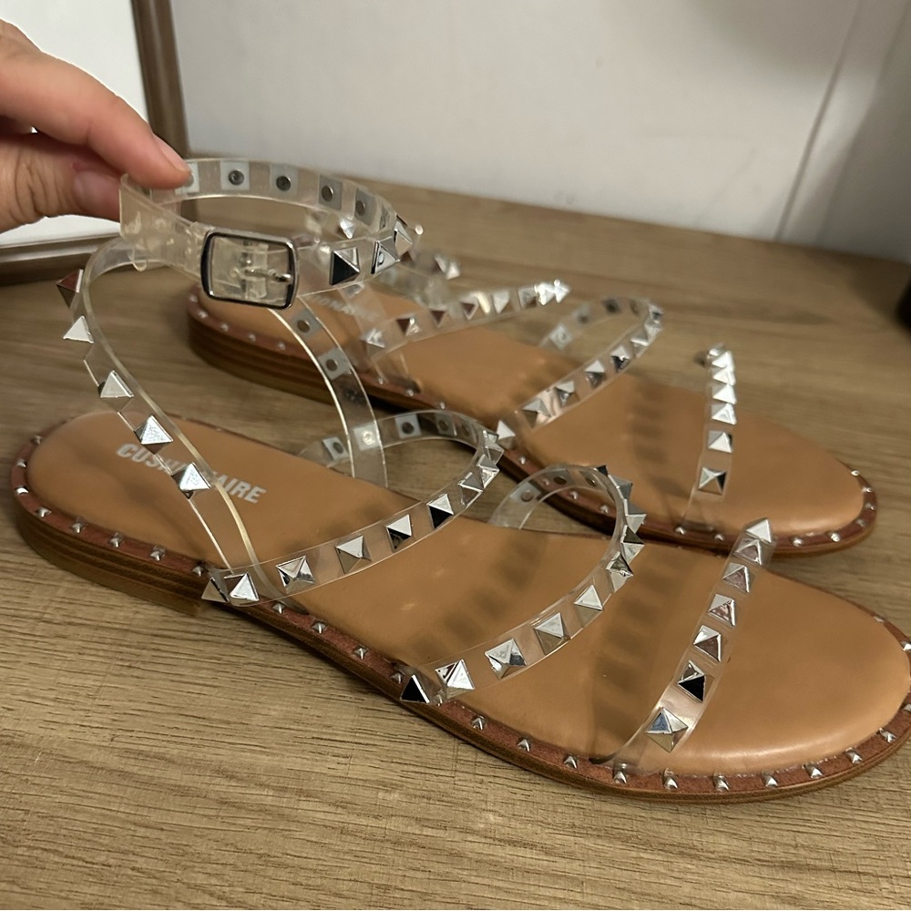 Cuchionaire Sandals.